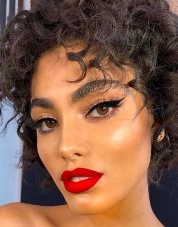 5 First date Makeup ideas wing and red lips